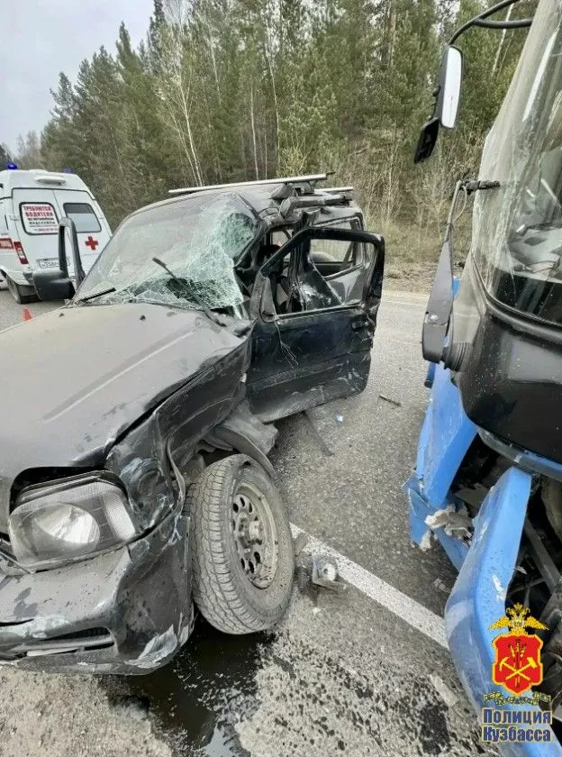 В ДТП с автобусом под Новокузнецком погиб водитель иномарки