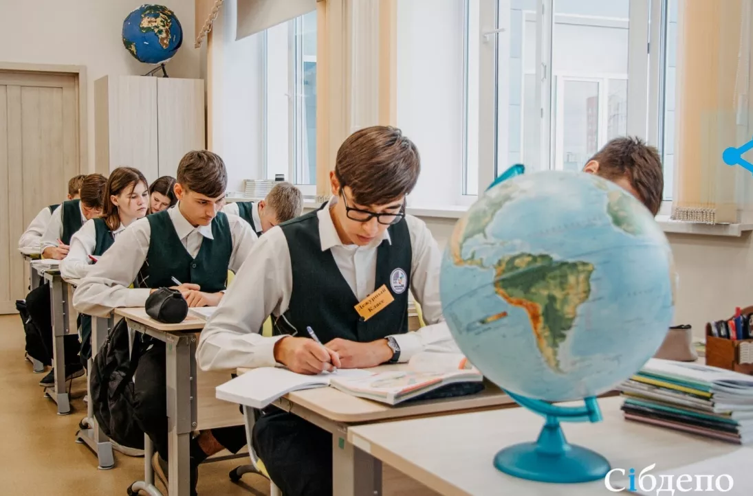 Поступление в десятый класс для школьников России стало сложнее