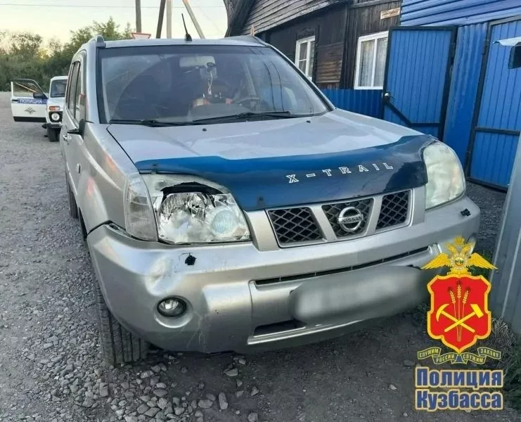 Агрессивный и пьяный хулиган разгромил три машины приятелей