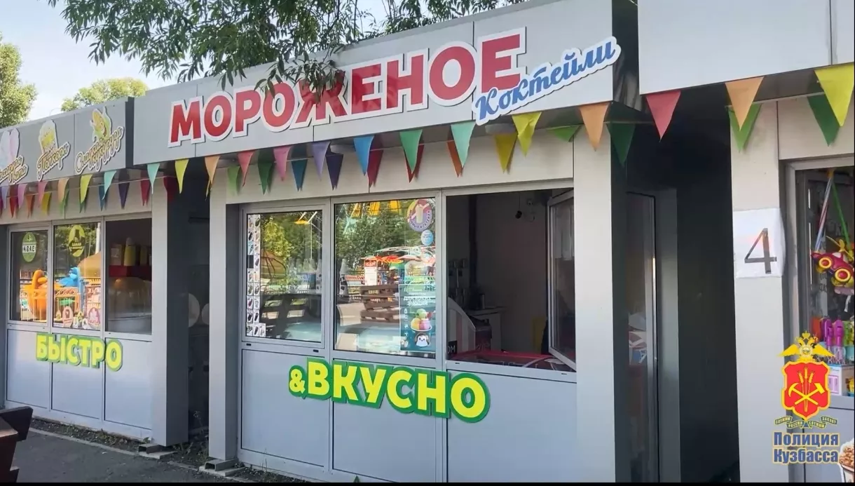 Запустили карусели, надули батут, пытались вскрыть киоск