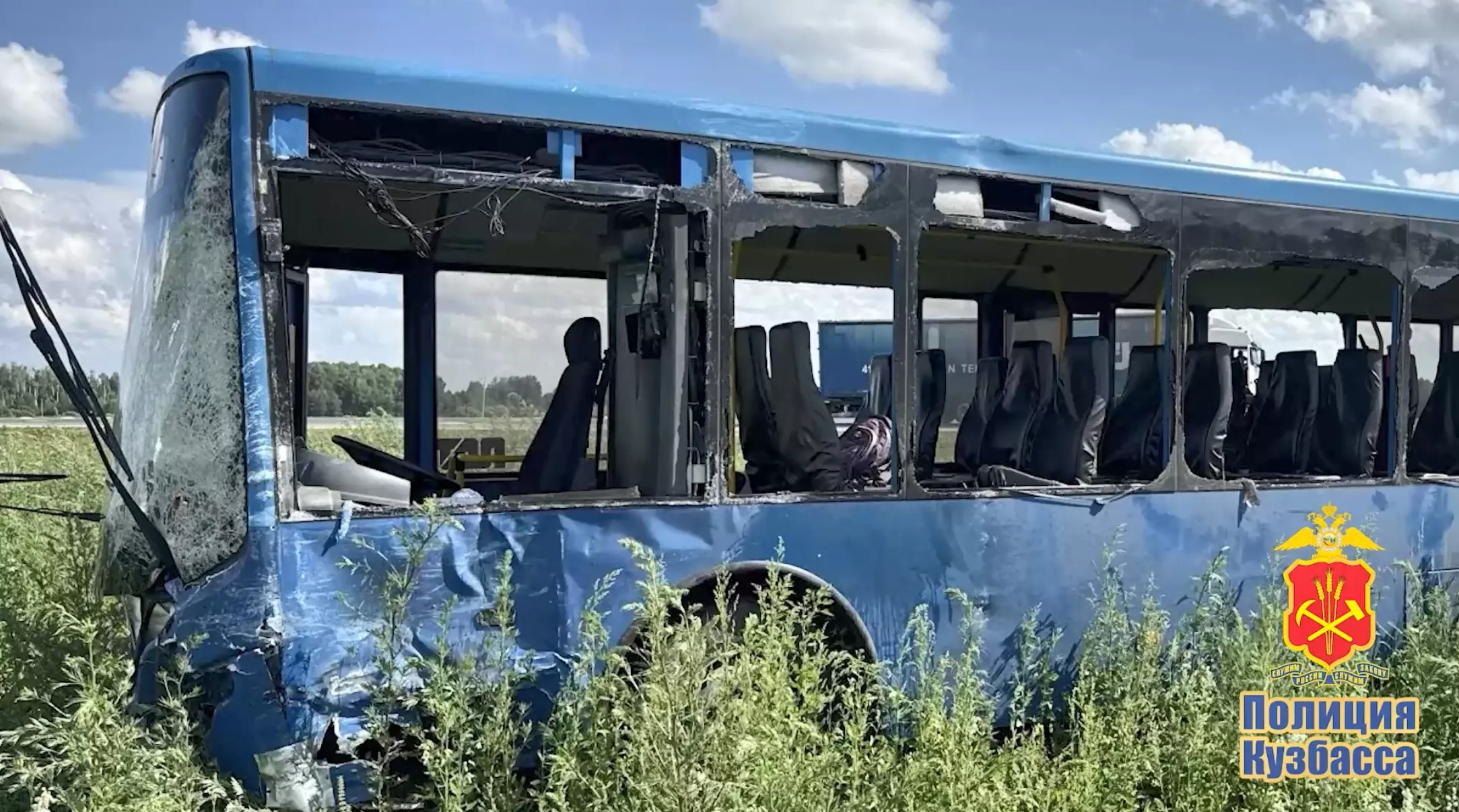 Пассажир погиб при столкновении автобуса с грузовиком