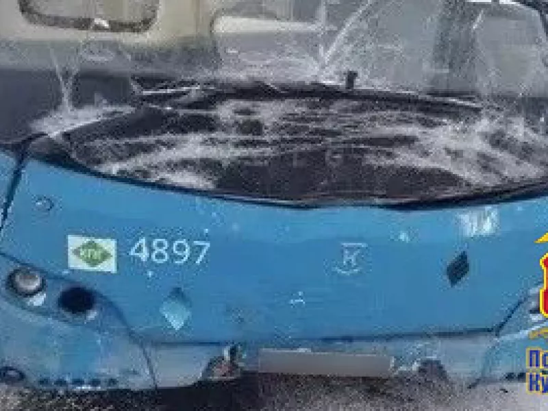 В Новокузнецке водитель иномарки въехал в автобус и ответит за ДТП в суде