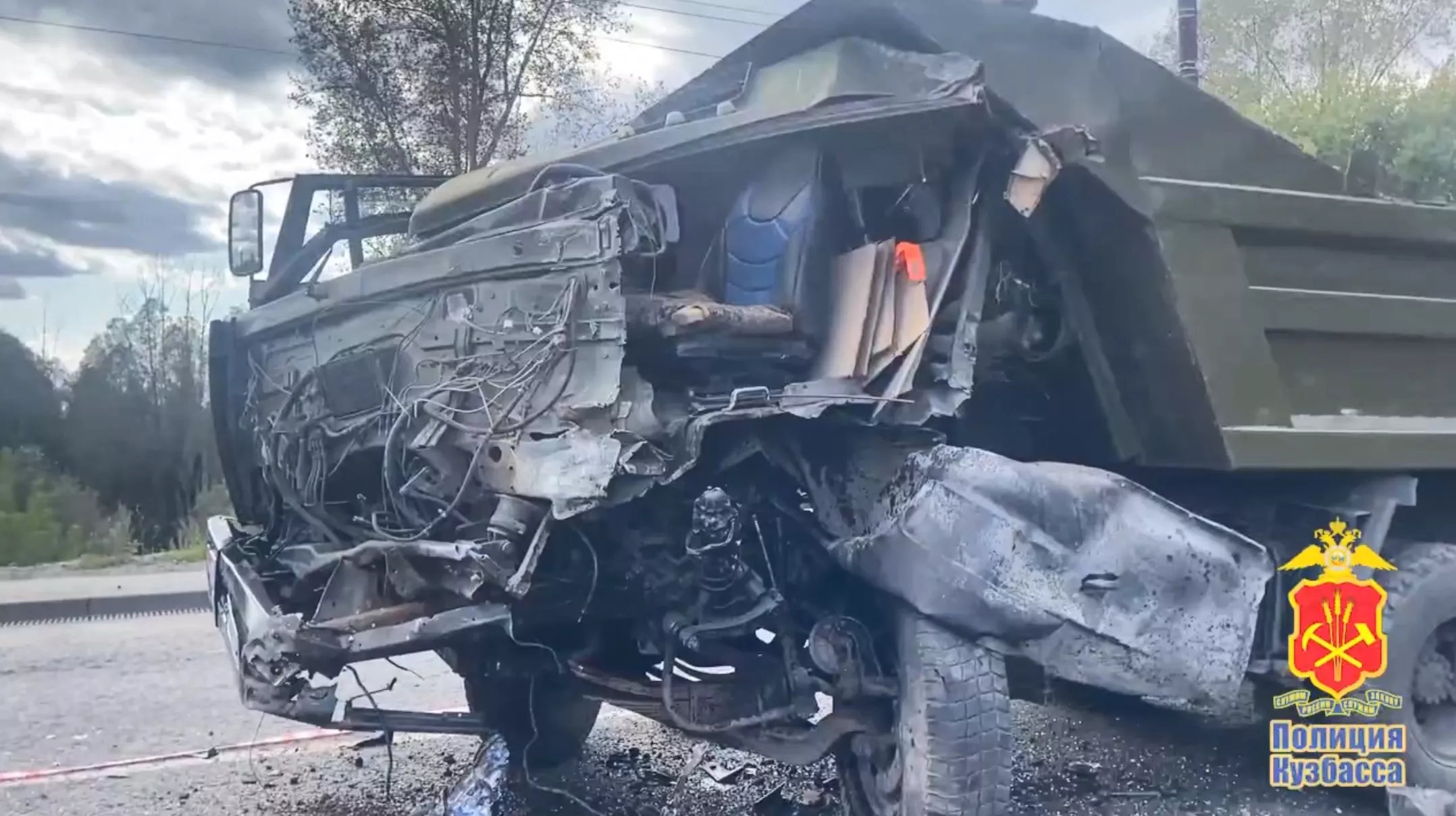 Водитель автомобиля КамАЗ въехал в пассажирский автобус