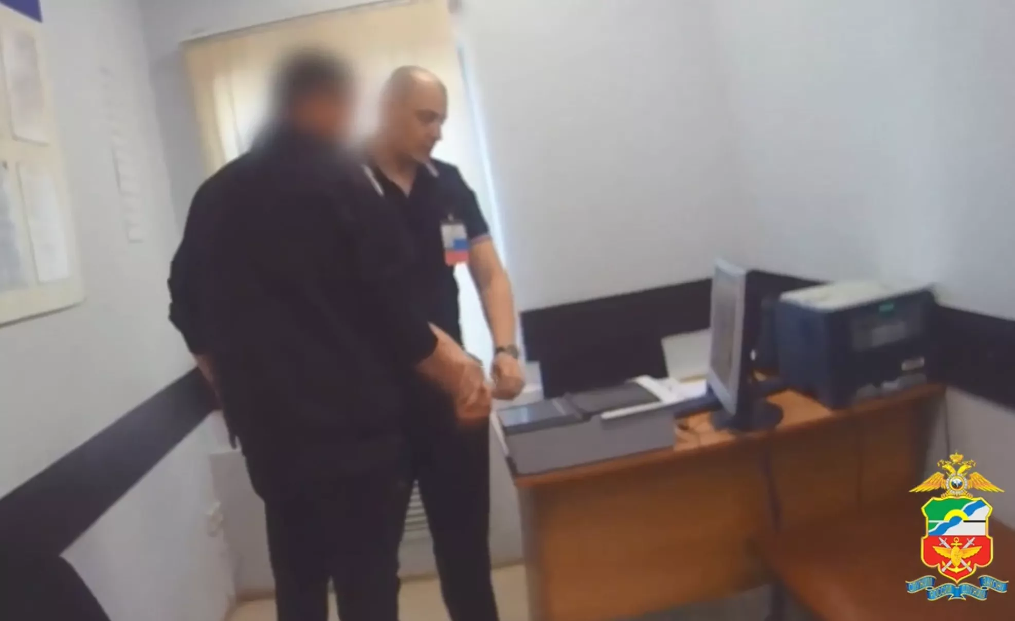 Пьяный пассажир нецензурно выражался на борту самолёта и не смог улететь на Урал