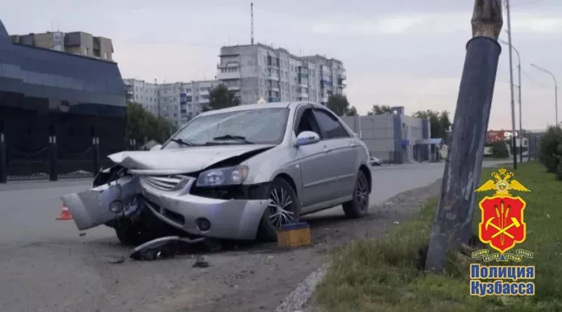 Пьяный водитель въехал в столб и погубил пассажира