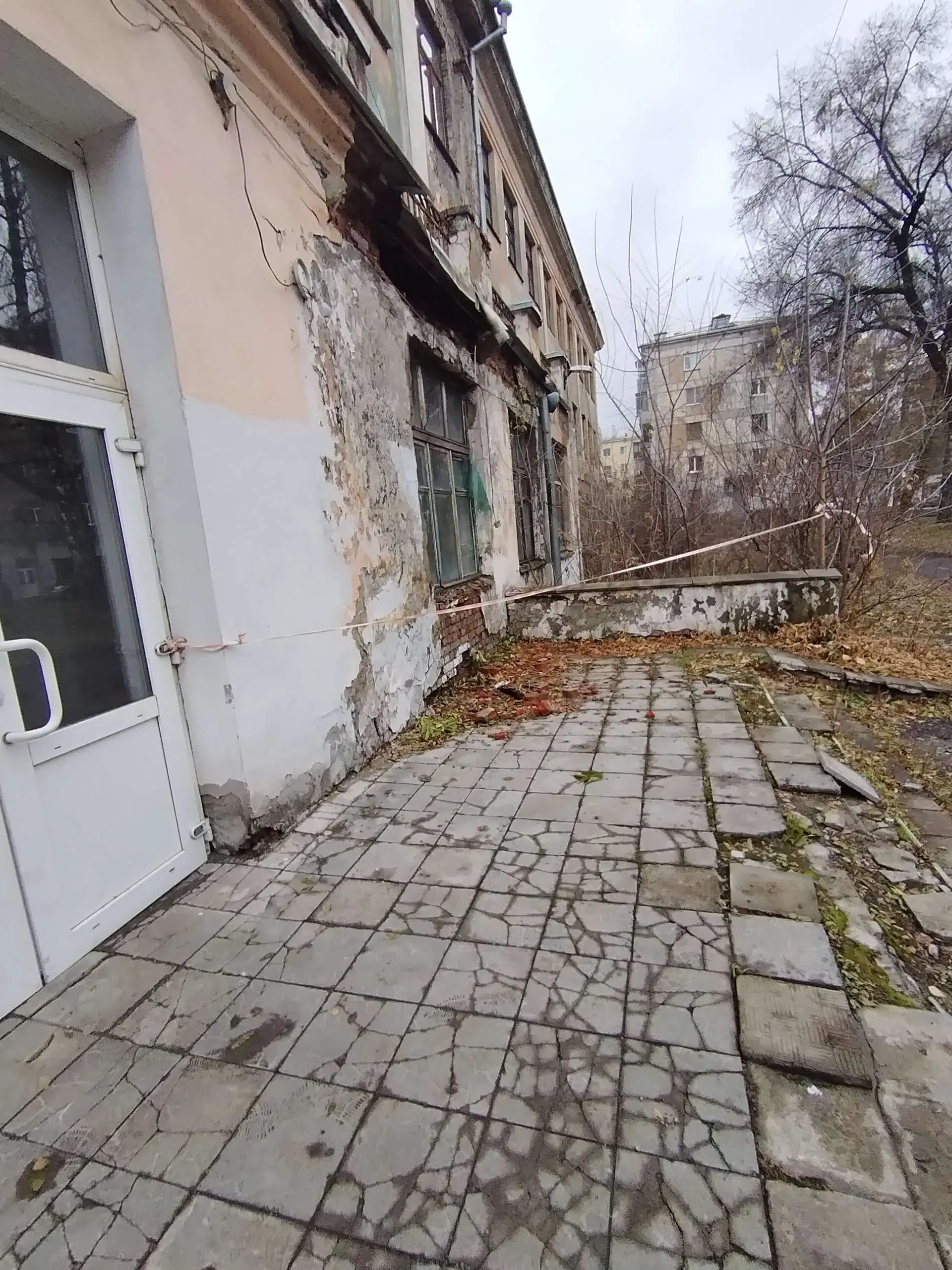 Кто ж на них в суд подаст, это ж…