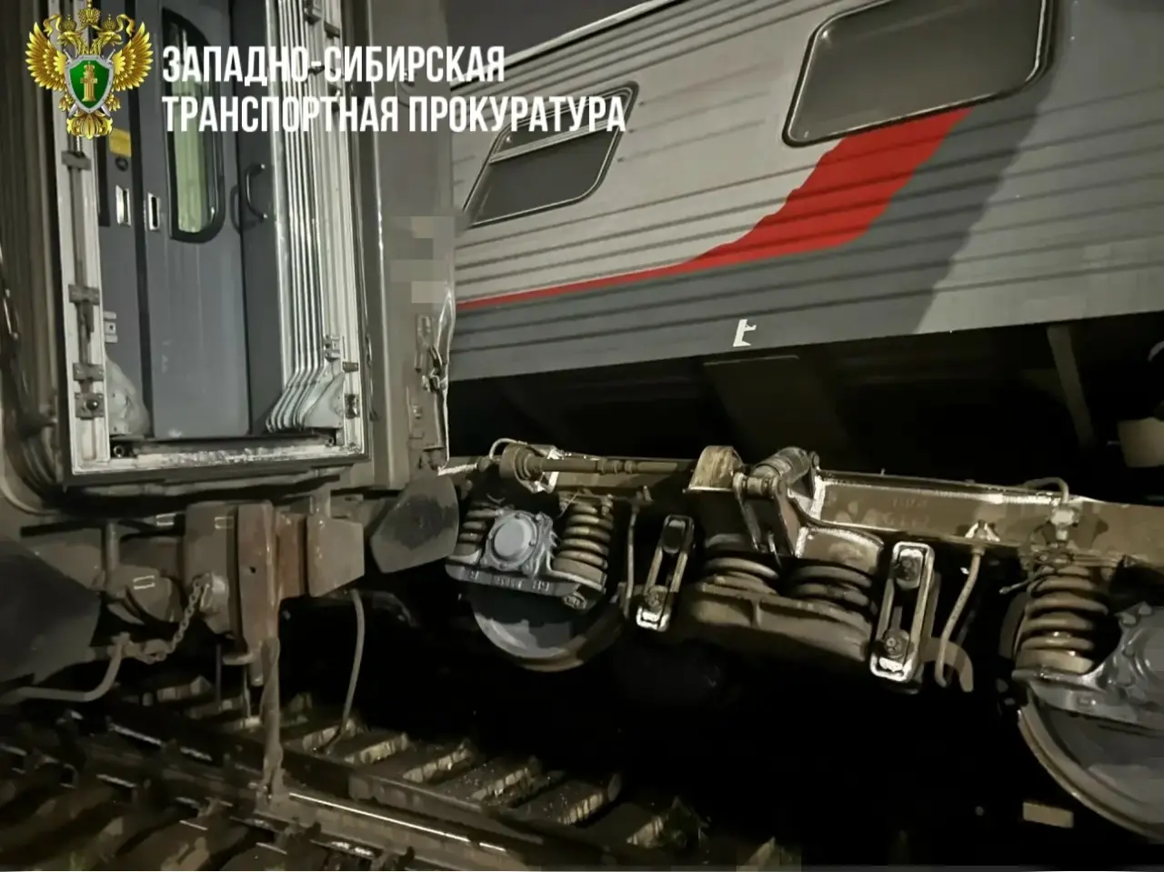 На станции Новокузнецк сошёл с рельсов пассажирский вагон