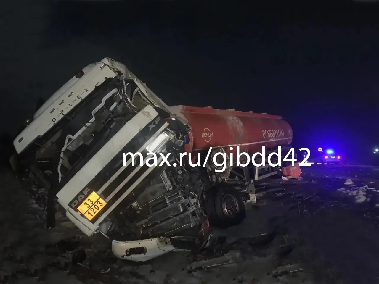 На кузбасской трассе столкнулись 2 бензовоза